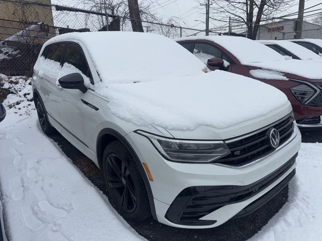 2023 Volkswagen Tiguan SE R-Line Black