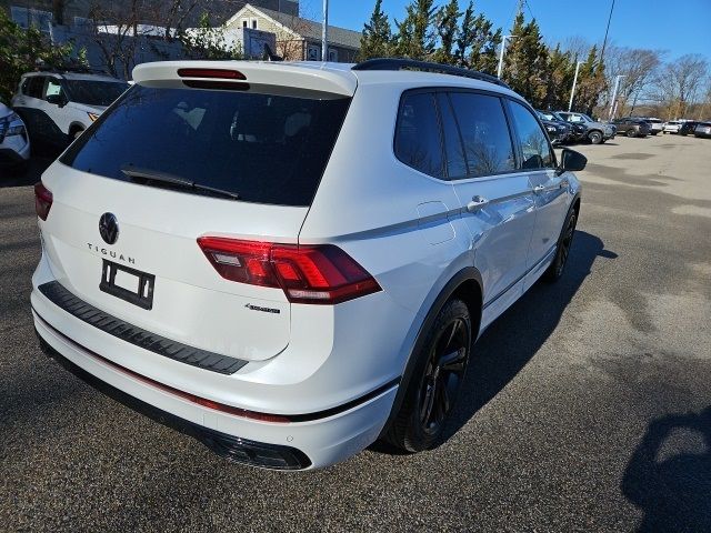 2023 Volkswagen Tiguan SE R-Line Black