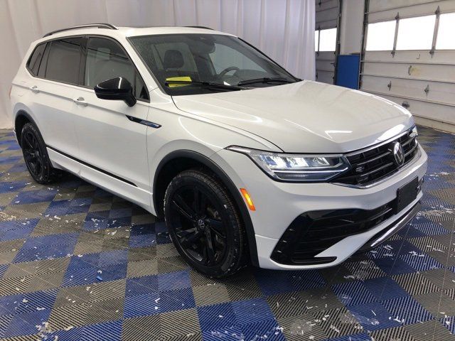 2023 Volkswagen Tiguan SE R-Line Black