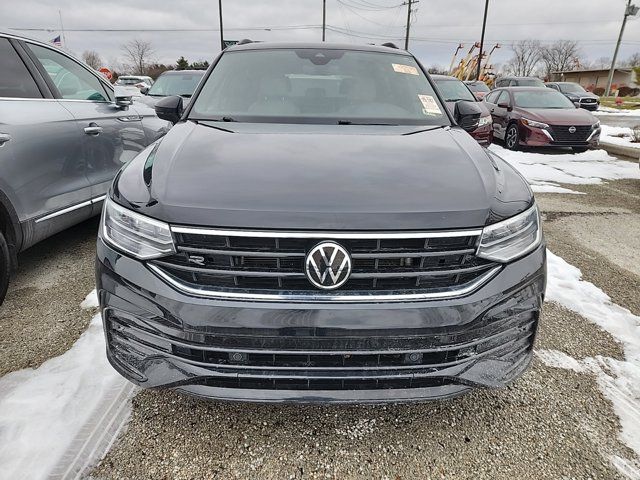 2023 Volkswagen Tiguan SE R-Line Black