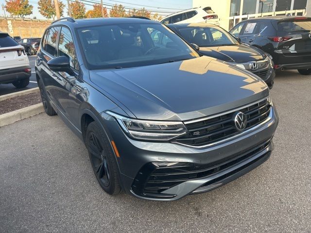 2023 Volkswagen Tiguan SE R-Line Black