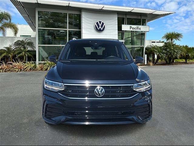 2023 Volkswagen Tiguan SE R-Line Black