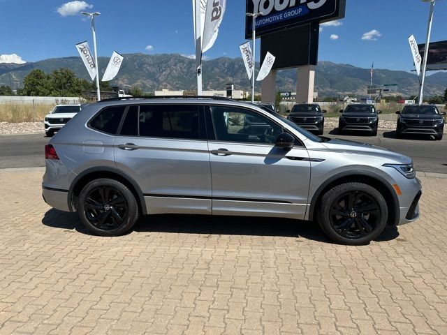 2023 Volkswagen Tiguan SE R-Line Black