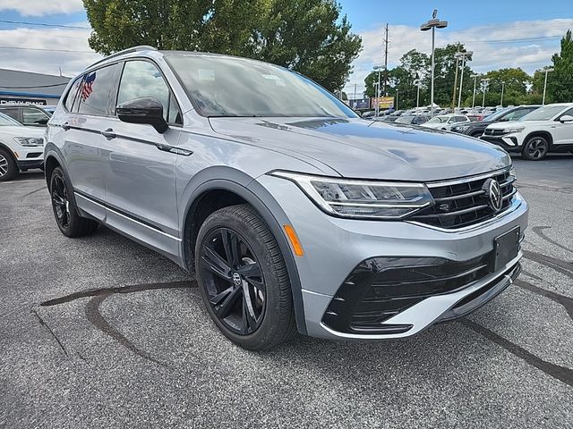 2023 Volkswagen Tiguan SE R-Line Black