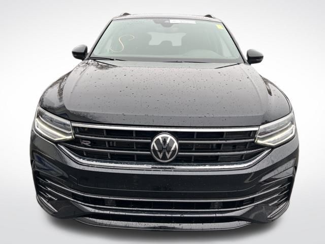 2023 Volkswagen Tiguan SE R-Line Black