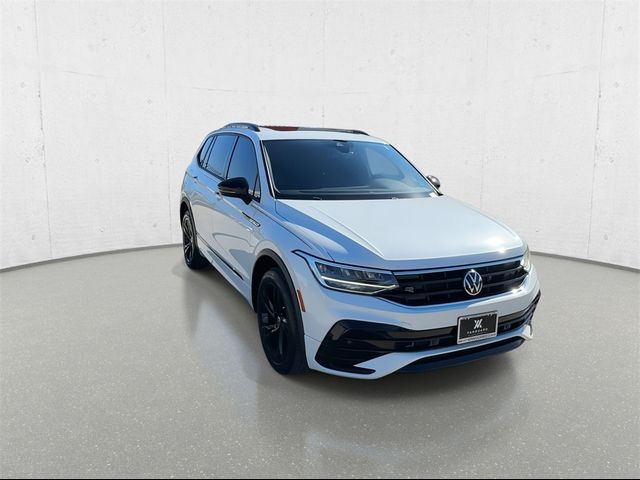 2023 Volkswagen Tiguan SE R-Line Black