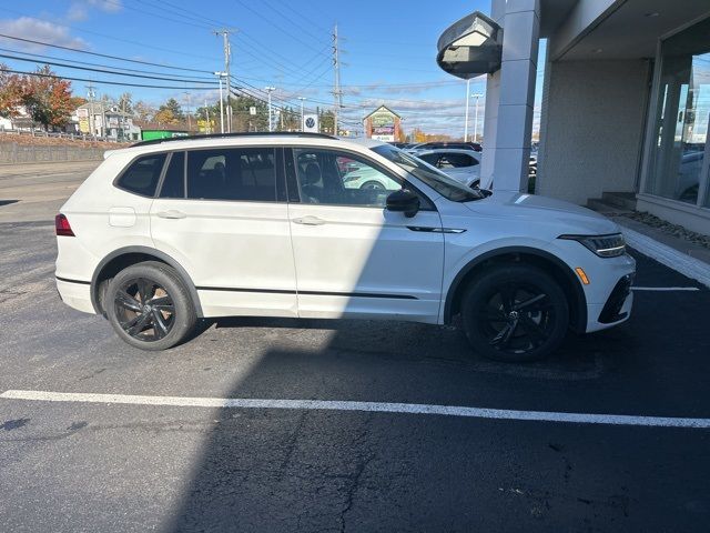 2023 Volkswagen Tiguan SE R-Line Black