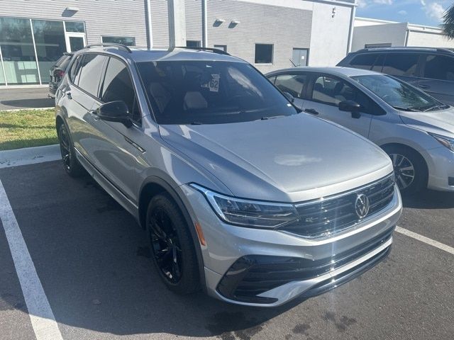 2023 Volkswagen Tiguan SE R-Line Black