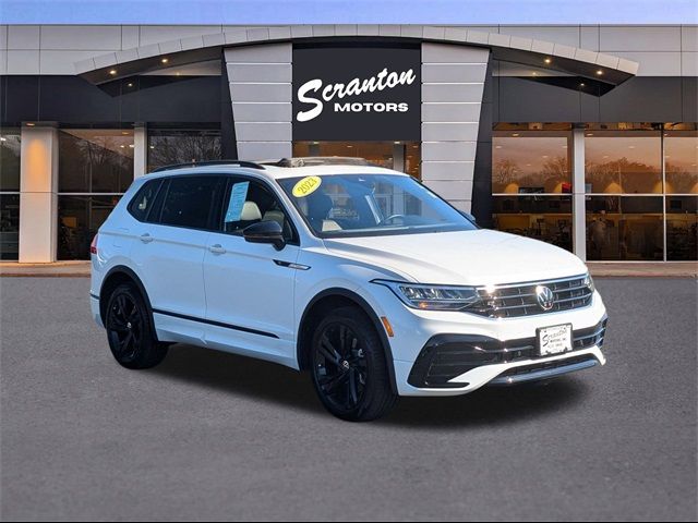 2023 Volkswagen Tiguan SE R-Line Black