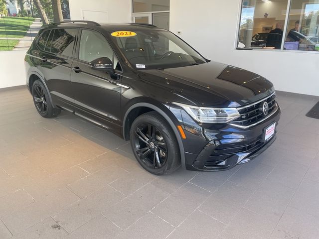 2023 Volkswagen Tiguan SE R-Line Black