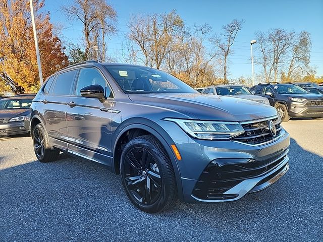 2023 Volkswagen Tiguan SE R-Line Black