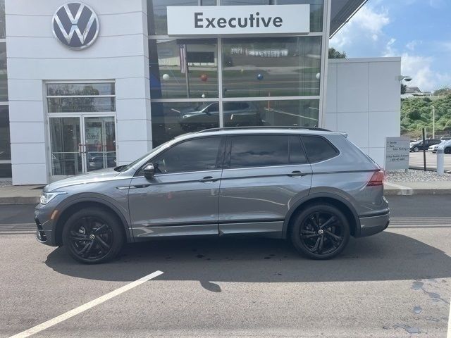 2023 Volkswagen Tiguan SE R-Line Black