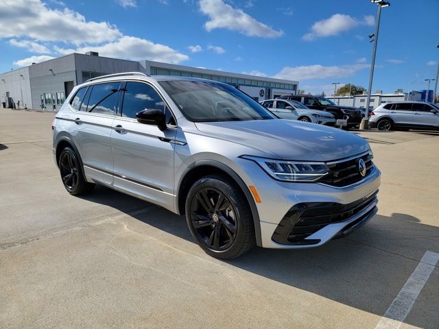 2023 Volkswagen Tiguan SE R-Line Black