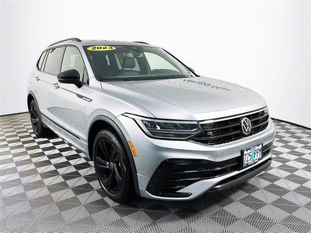 2023 Volkswagen Tiguan SE R-Line Black