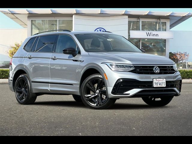 2023 Volkswagen Tiguan SE R-Line Black