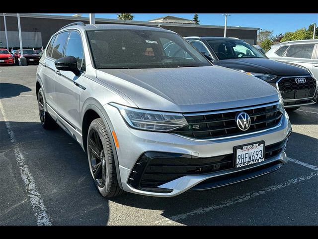 2023 Volkswagen Tiguan SE R-Line Black