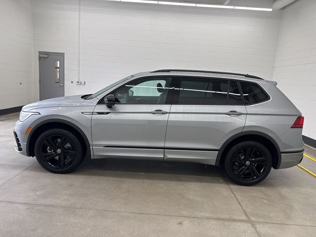 2023 Volkswagen Tiguan SE R-Line Black