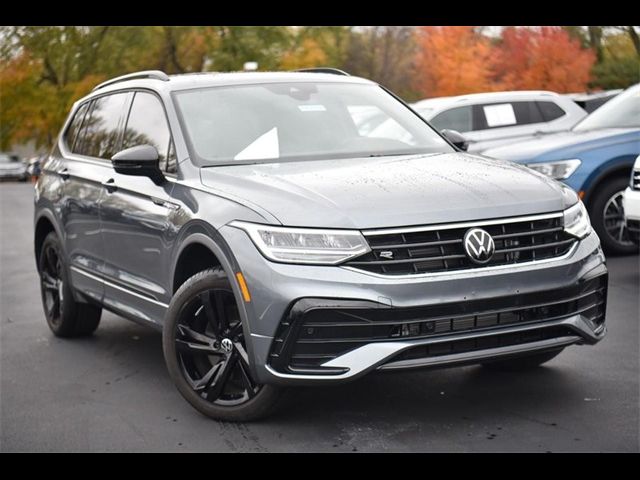 2023 Volkswagen Tiguan SE R-Line Black