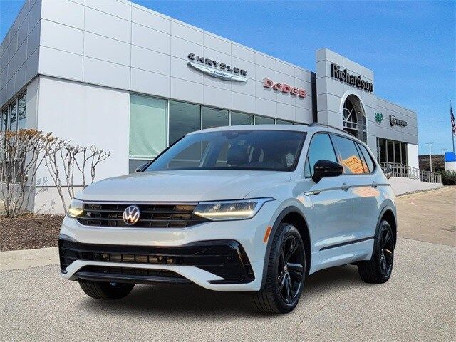 2023 Volkswagen Tiguan SE R-Line Black