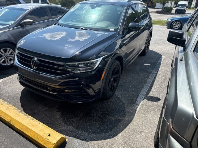 2023 Volkswagen Tiguan SE R-Line Black