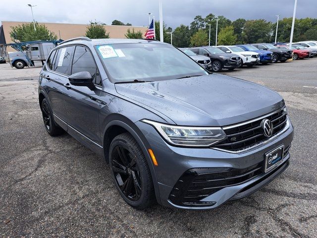 2023 Volkswagen Tiguan SE R-Line Black