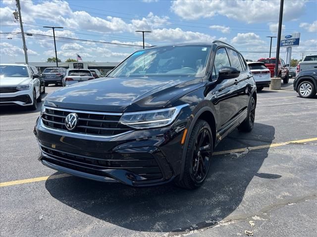 2023 Volkswagen Tiguan SE R-Line Black