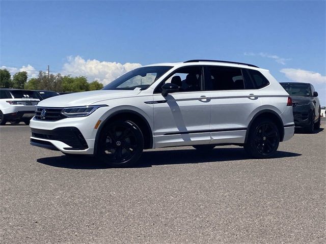 2023 Volkswagen Tiguan SE R-Line Black