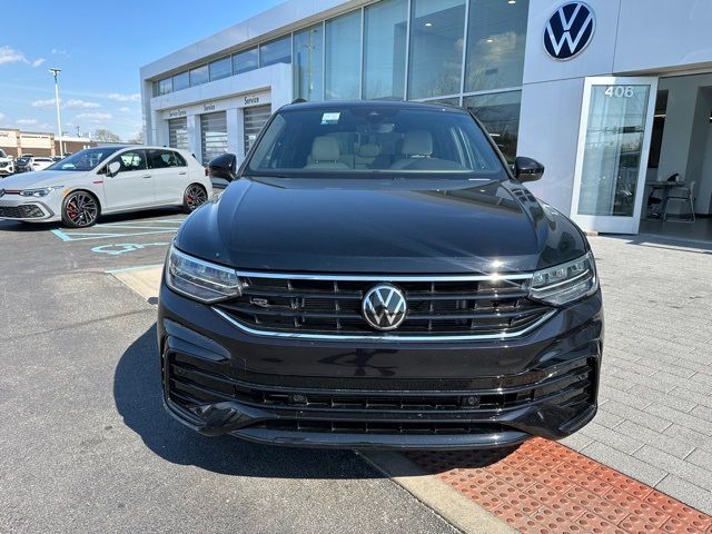 2023 Volkswagen Tiguan SE R-Line Black