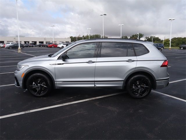 2023 Volkswagen Tiguan SE R-Line Black