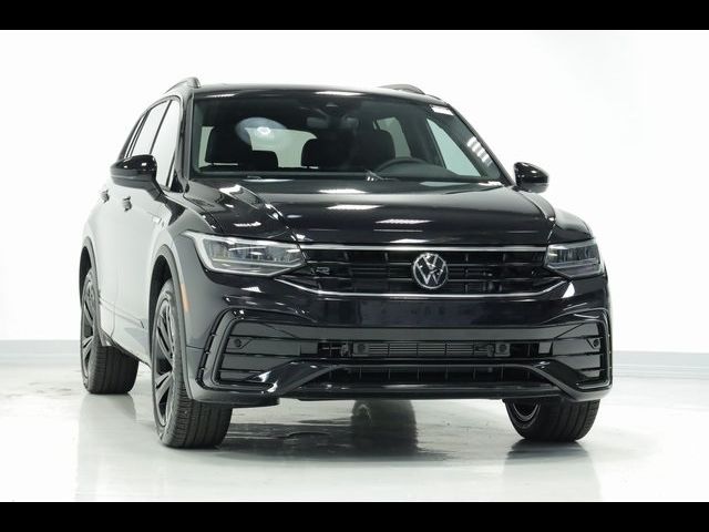 2023 Volkswagen Tiguan SE R-Line Black