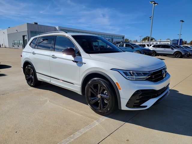 2023 Volkswagen Tiguan SE R-Line Black