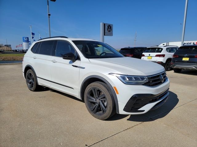 2023 Volkswagen Tiguan SE R-Line Black