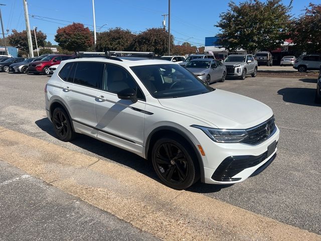 2023 Volkswagen Tiguan SE R-Line Black