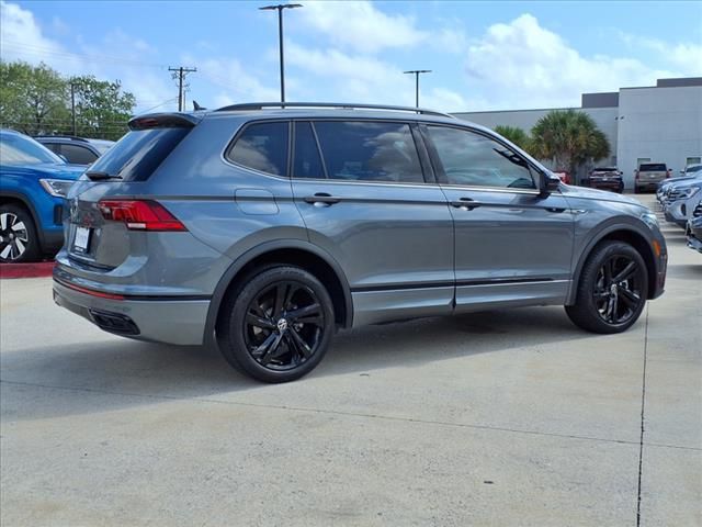 2023 Volkswagen Tiguan SE R-Line Black