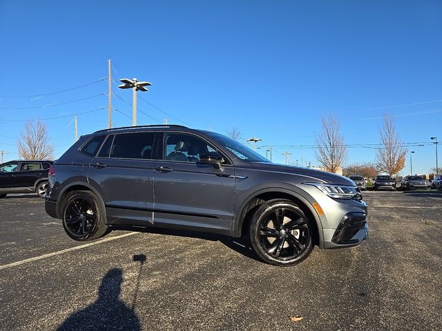 2023 Volkswagen Tiguan SE R-Line Black