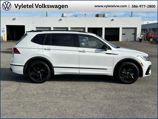 2023 Volkswagen Tiguan SE R-Line Black