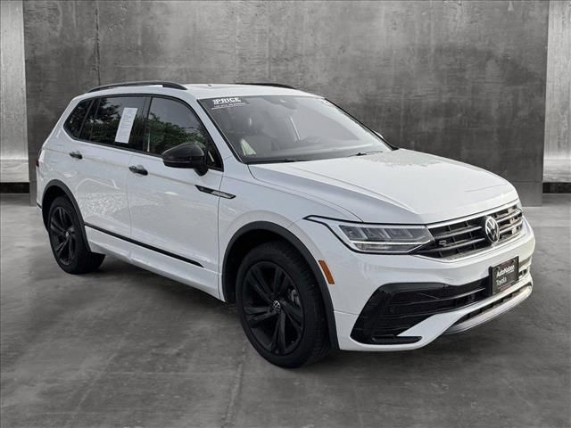 2023 Volkswagen Tiguan SE R-Line Black