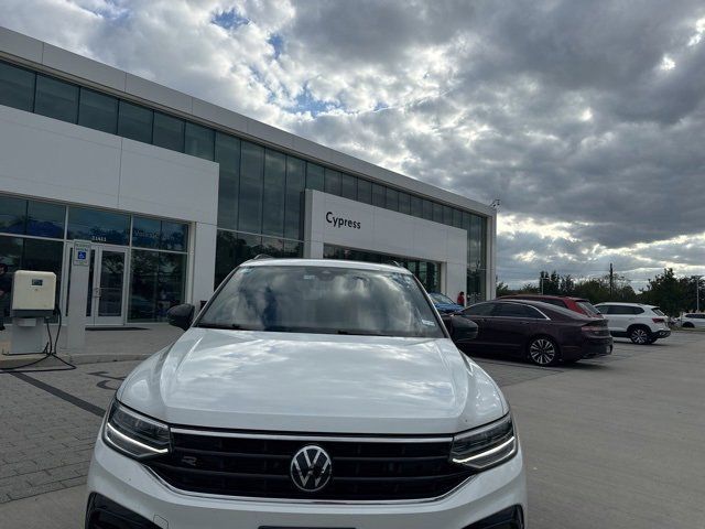 2023 Volkswagen Tiguan SE R-Line Black