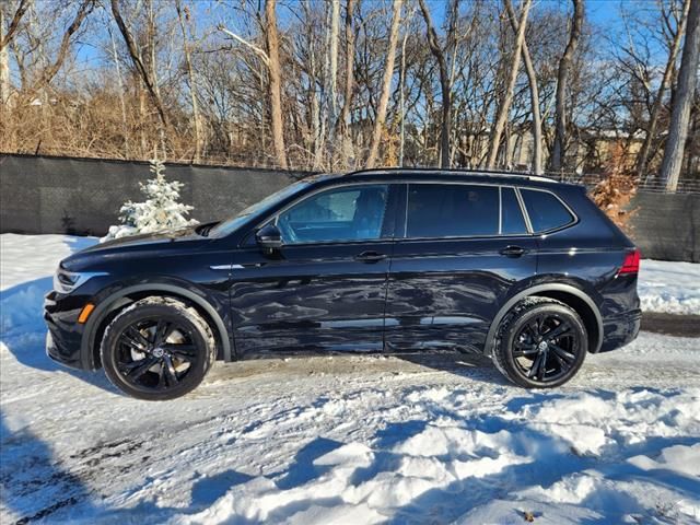 2023 Volkswagen Tiguan SE R-Line Black