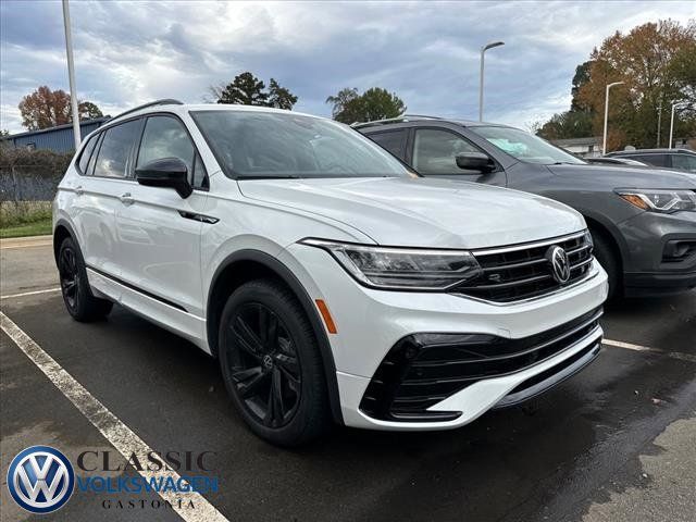 2023 Volkswagen Tiguan SE R-Line Black