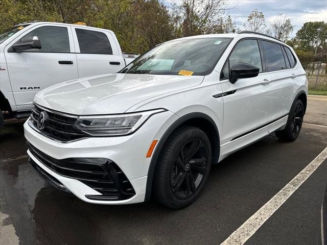 2023 Volkswagen Tiguan SE R-Line Black