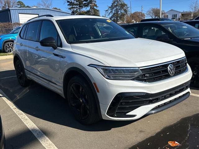 2023 Volkswagen Tiguan SE R-Line Black