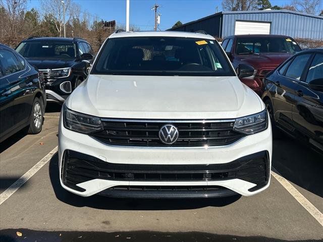 2023 Volkswagen Tiguan SE R-Line Black