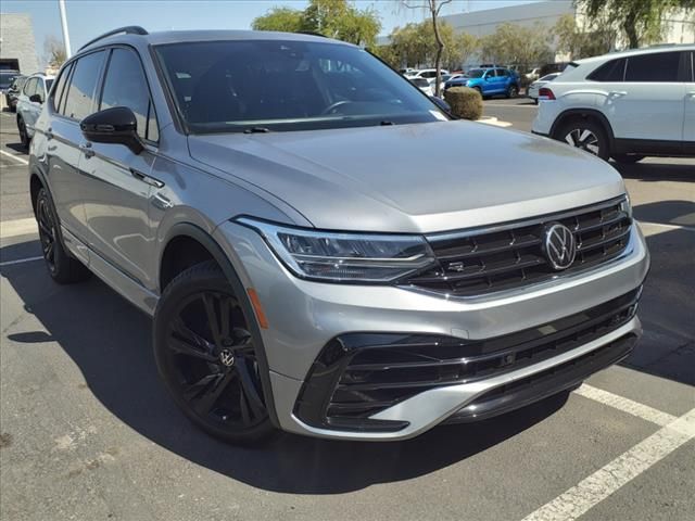 2023 Volkswagen Tiguan SE R-Line Black