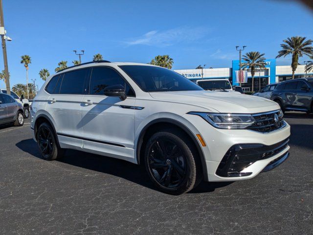 2023 Volkswagen Tiguan SE R-Line Black