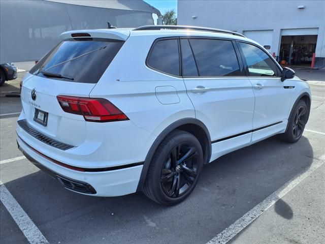 2023 Volkswagen Tiguan SE R-Line Black