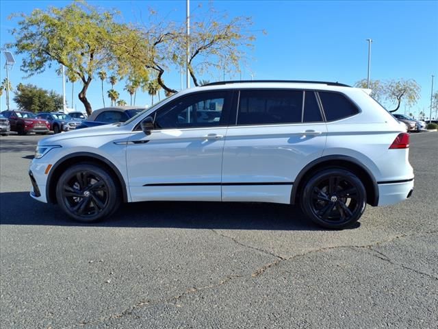 2023 Volkswagen Tiguan SE R-Line Black