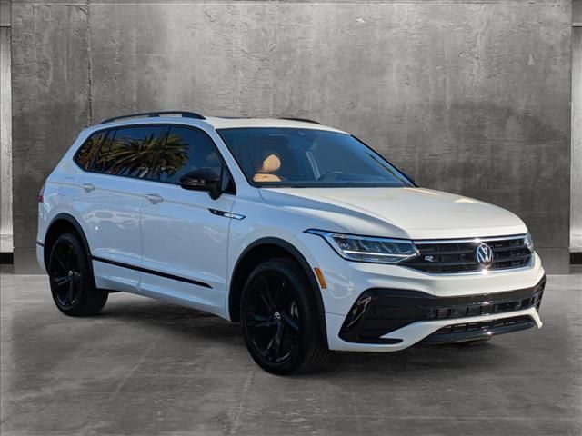 2023 Volkswagen Tiguan SE R-Line Black