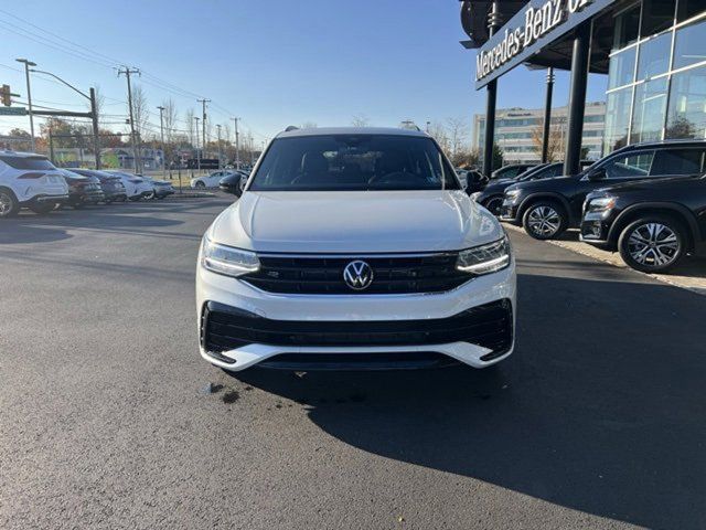 2023 Volkswagen Tiguan SE R-Line Black