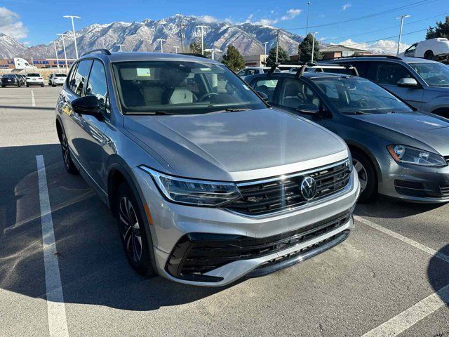 2023 Volkswagen Tiguan SE R-Line Black